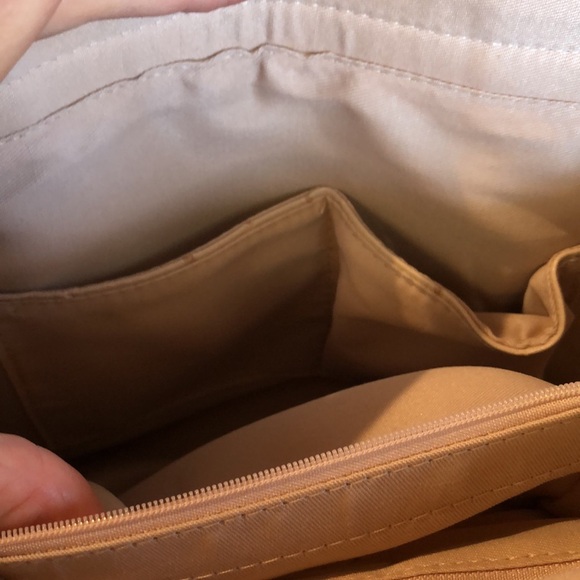 Crossi Woman’s Ostrich Faux Leather Bow Camel Tan Double Pocket Gold Zip Bag - Picture 8 of 8